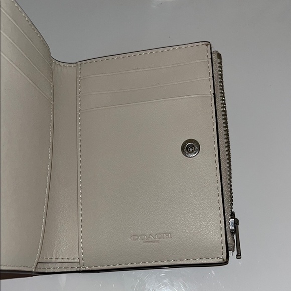 Coach Beige Signature Wallet NWOT - Picture 8 of 8